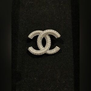 Fashion Jewelry Stamped Silver Interlocking CC Brooch